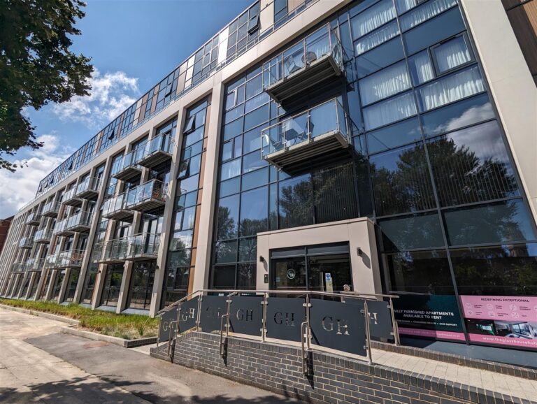 Queens Dock Avenue, Hull