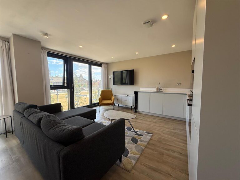 Second Floor, The Glass House, Queens Dock Avenue